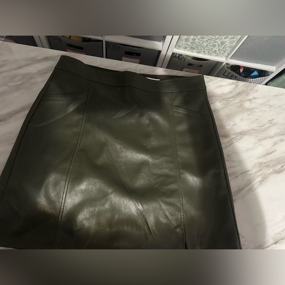 LOFT Green Pencil Mini Skirt faux leather size 10 - Picture 1 of 5